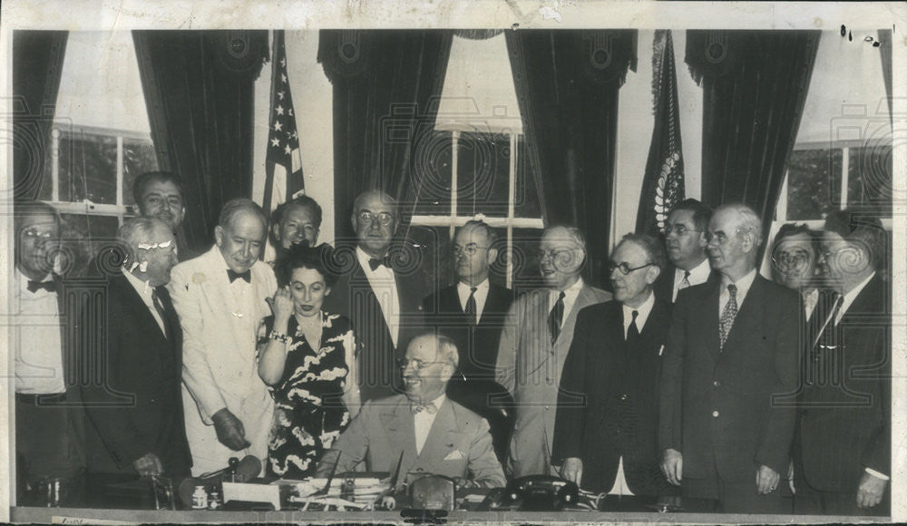 1945 Press Photo President Truman member Office War Mobilization Reconversion - Historic Images