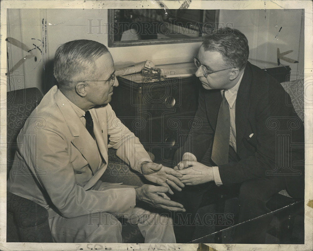 1949 Press Photo Jack McPaul Times reporter Senator Harry S Truman - Historic Images