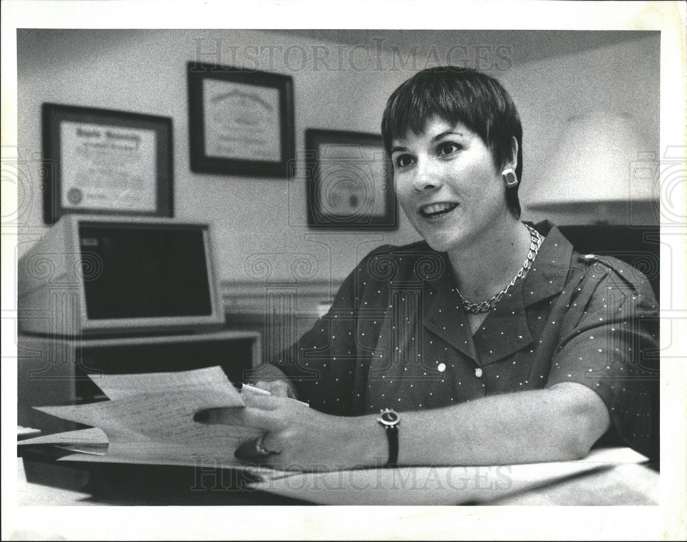 1990 Press Photo Financial planner Peggy Tracy One Family&#39;s Finances - Historic Images