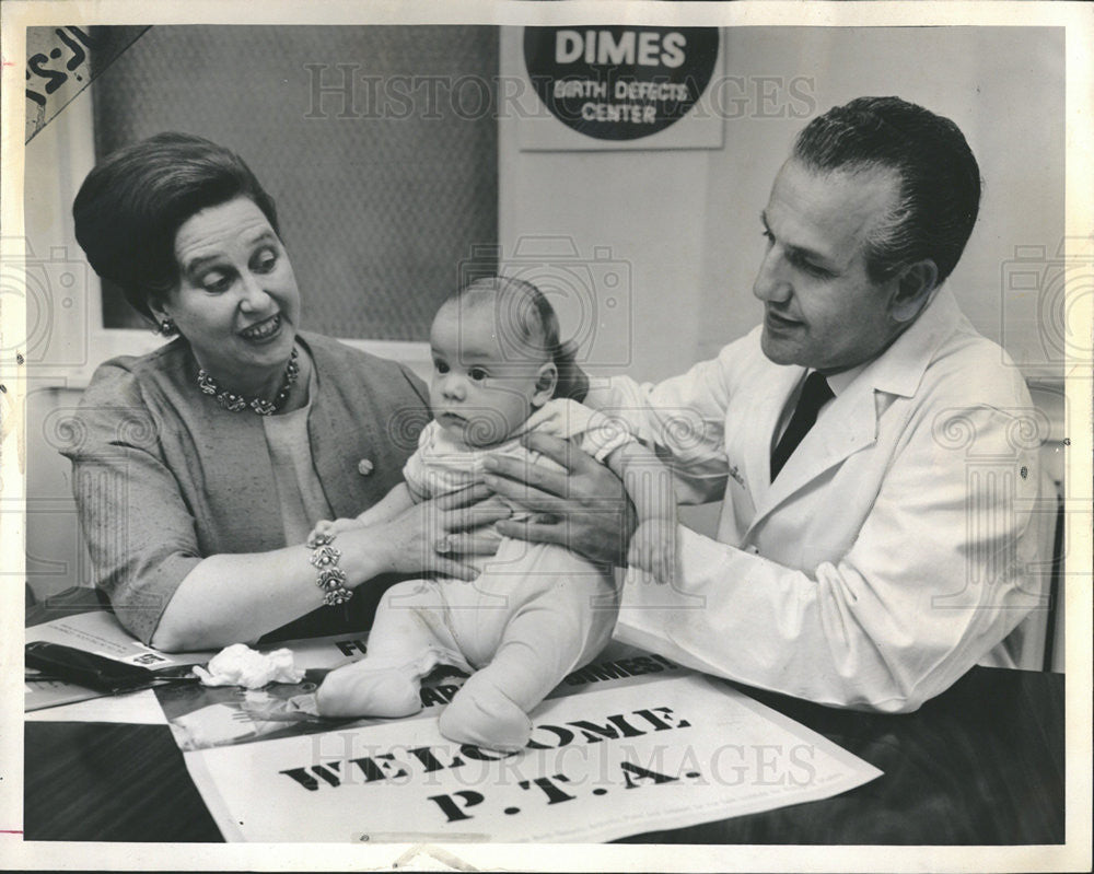 1964 Press Photo Dr. Joseph Christian director Birth Defects Treatment Center - Historic Images