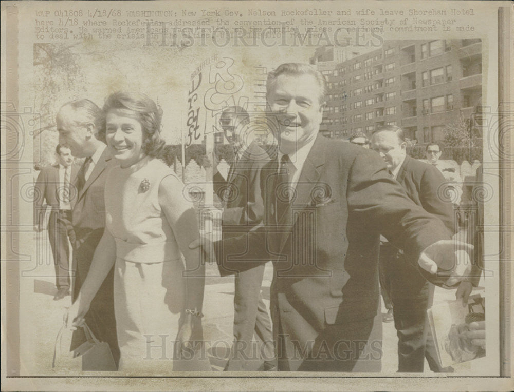 1966 Press Photo NY Gov Nelson Rockefeller with wife Happy Speaking at a Convent - Historic Images