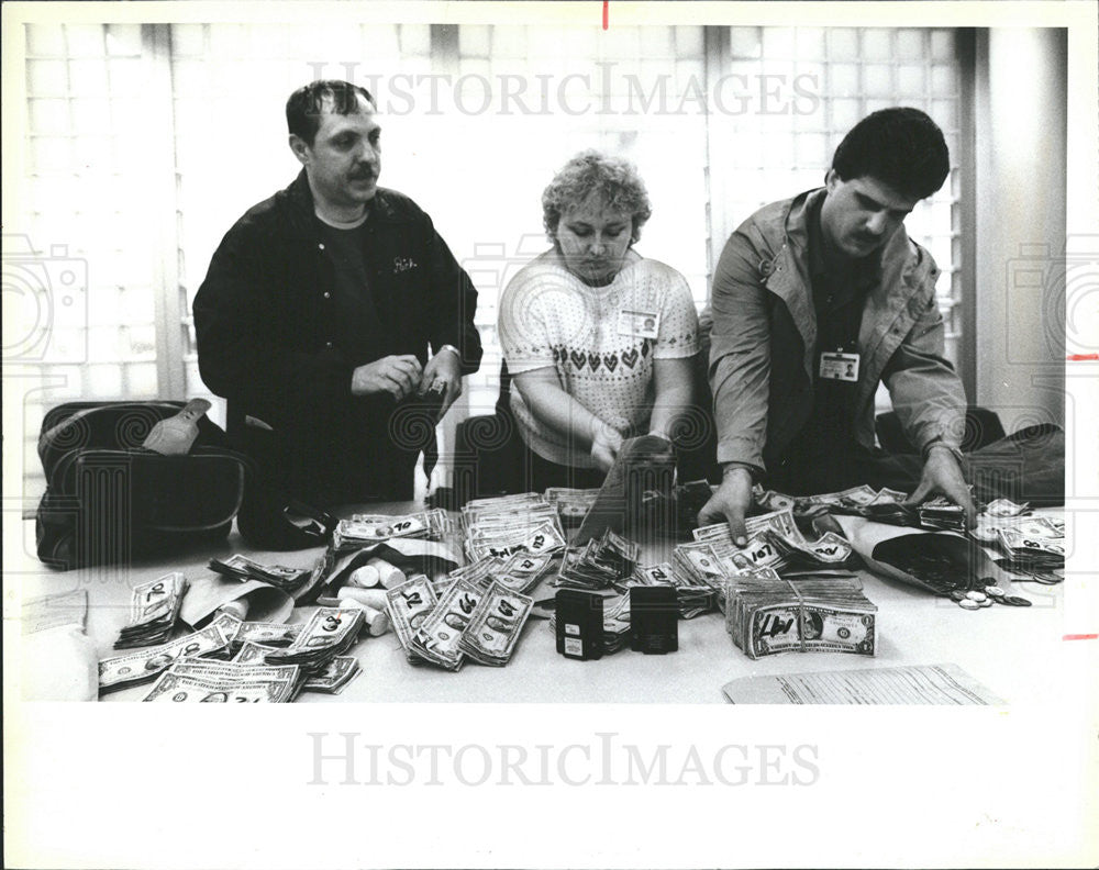 1984 Press Photo Thomas Robinson Arrested Skimming Money Officer District 6 - Historic Images