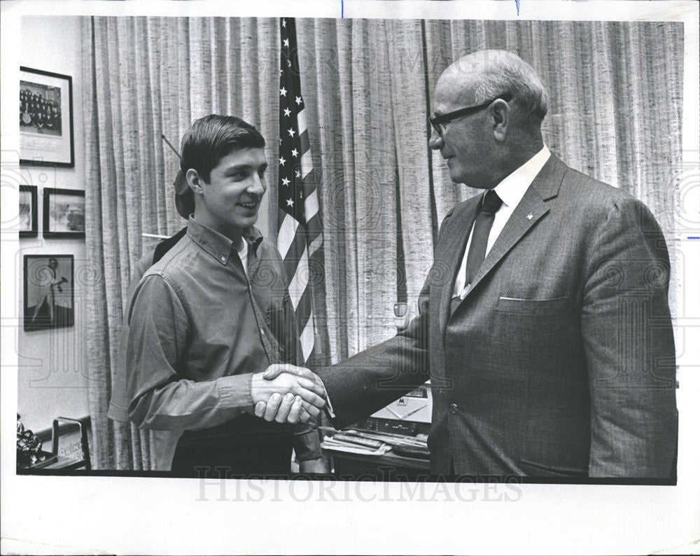 1972 Press Photo Alfred Roders May Have Saved Quite with Mr. Ann Rubalcabn - Historic Images