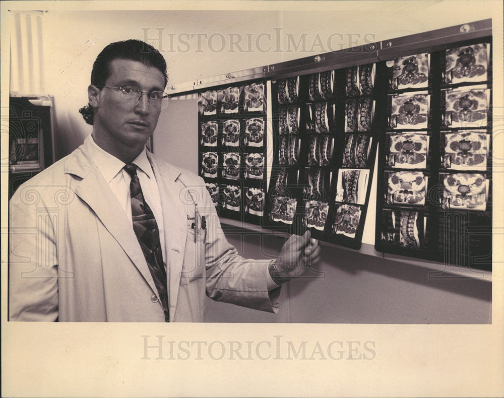 1994 Press Photo Dr. Gerard Cicero Orthopedic Chiropractor Chicago Founder - Historic Images