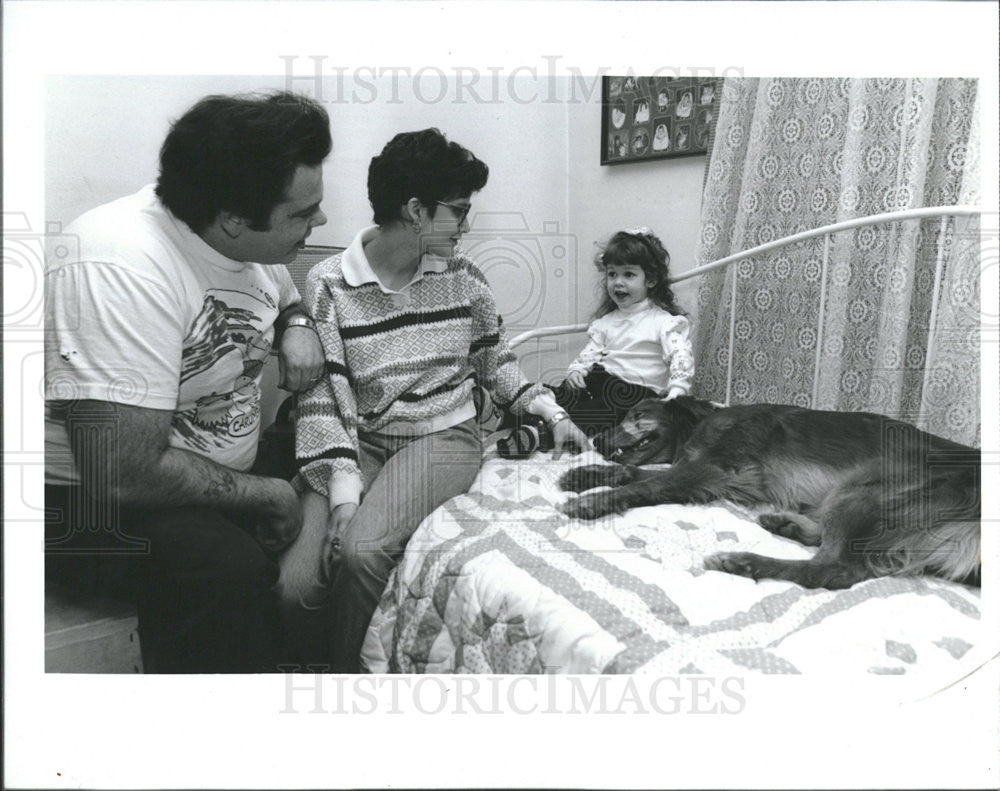 1992 Press Photo George, Bath and 3-year-Old Amanda Ciclora - Historic Images