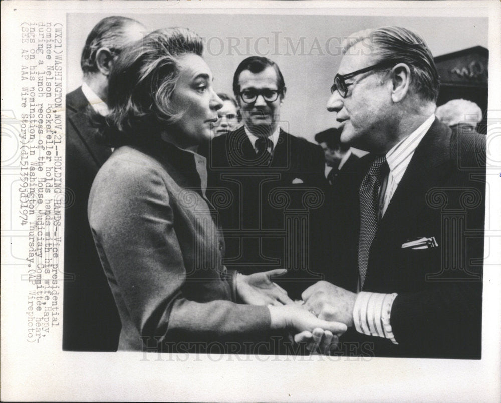 1974 Press Photo VP Nominee Nelson Rockefeller &amp; his Wife Happy - Historic Images