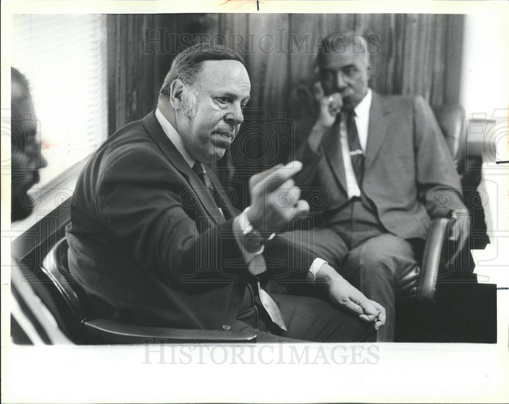 1986 Press Photo Sheriff Elrod Meeting with Chatham Neighborhood Leaders - Historic Images