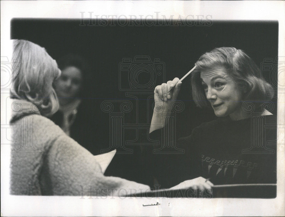 1963 Press Photo Actress Sarah Churchill Donna Jean Miller Perform Glad Tidings - Historic Images