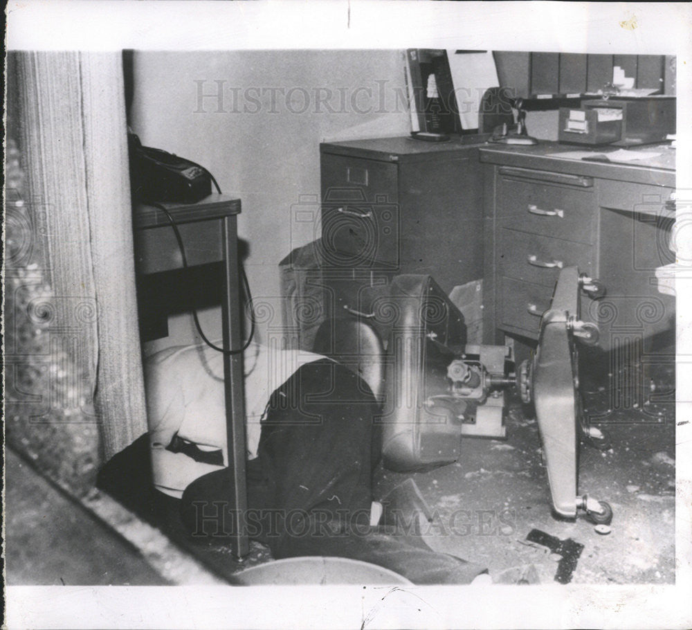 1962 Press Photo Mental patient William Pola lies unconscious on the floor - Historic Images