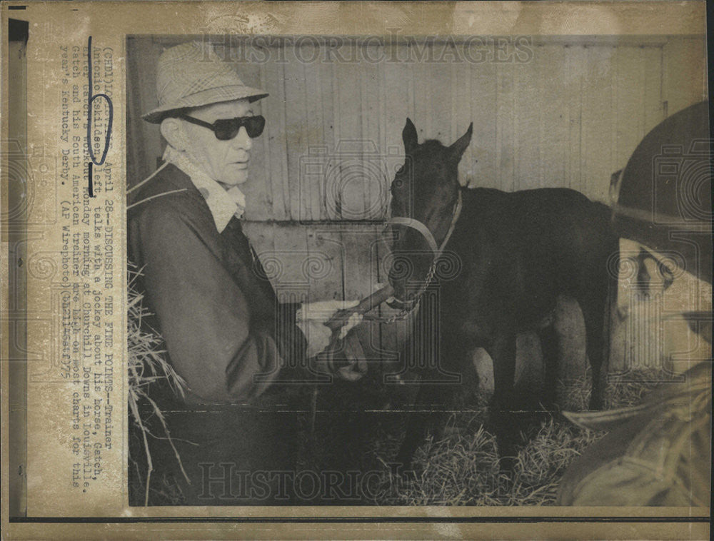 Press Photo 6Trainer Antenio Eskildson Talks with a Jockey about his Horse - Historic Images