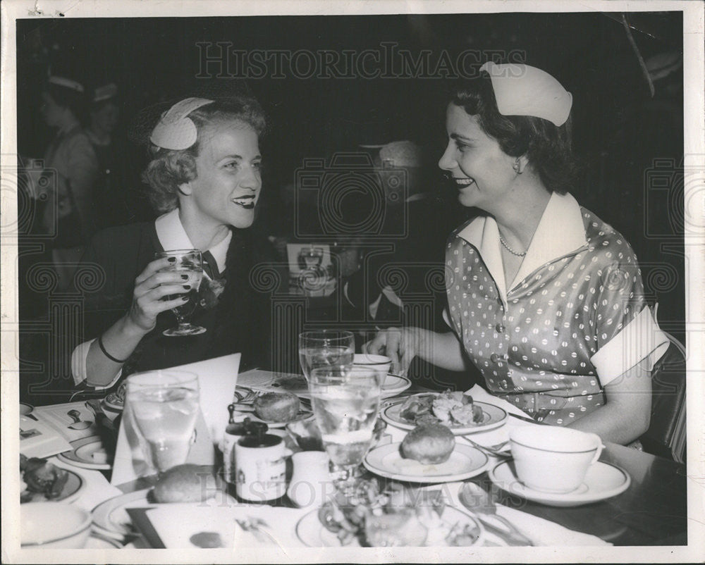 1961 Press Photo Thomas McMillen Patrick Foster Woman Board Grant Hospital - Historic Images