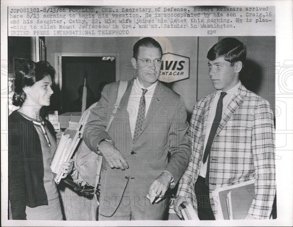 1966 Press Photo Robert McNamara Craig McNamara Cathy McNamara Vacation - Historic Images