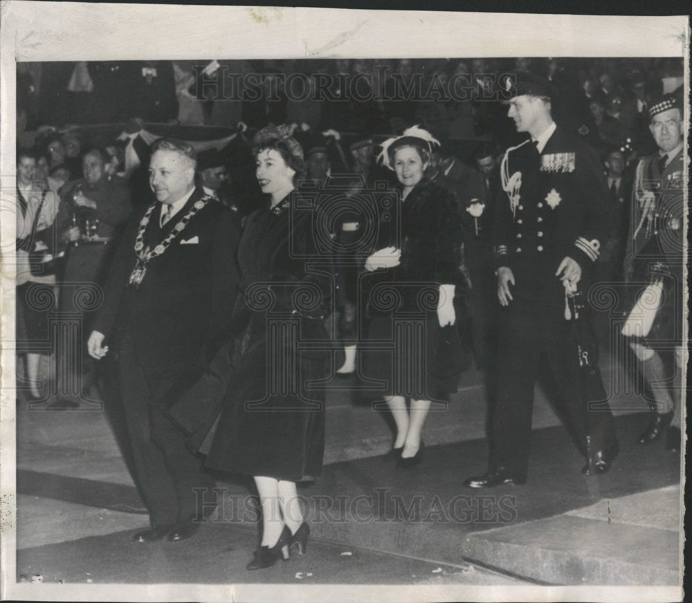 1951 Press Photo Princess Elizabeth Escorted By Toronto Mayor Hiram McCallum - Historic Images