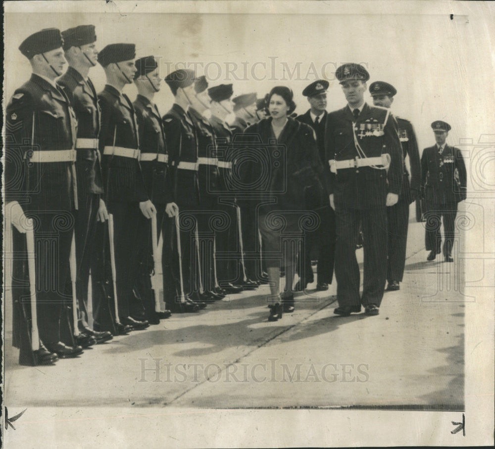 1951 Press Photo Princess Elizabeth Reviews Royal Canadian Air Force Guard - Historic Images