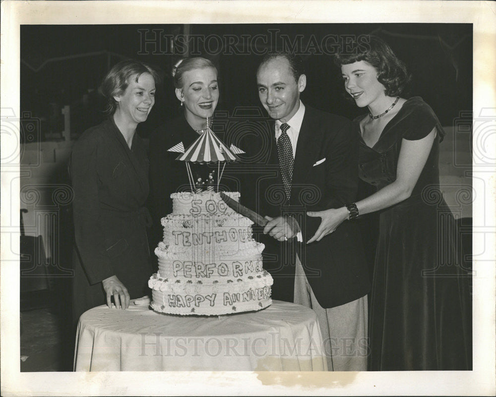 1951 Press Photo Producer Herb Rogers cut cake, Tenthouse Anniversery. - Historic Images