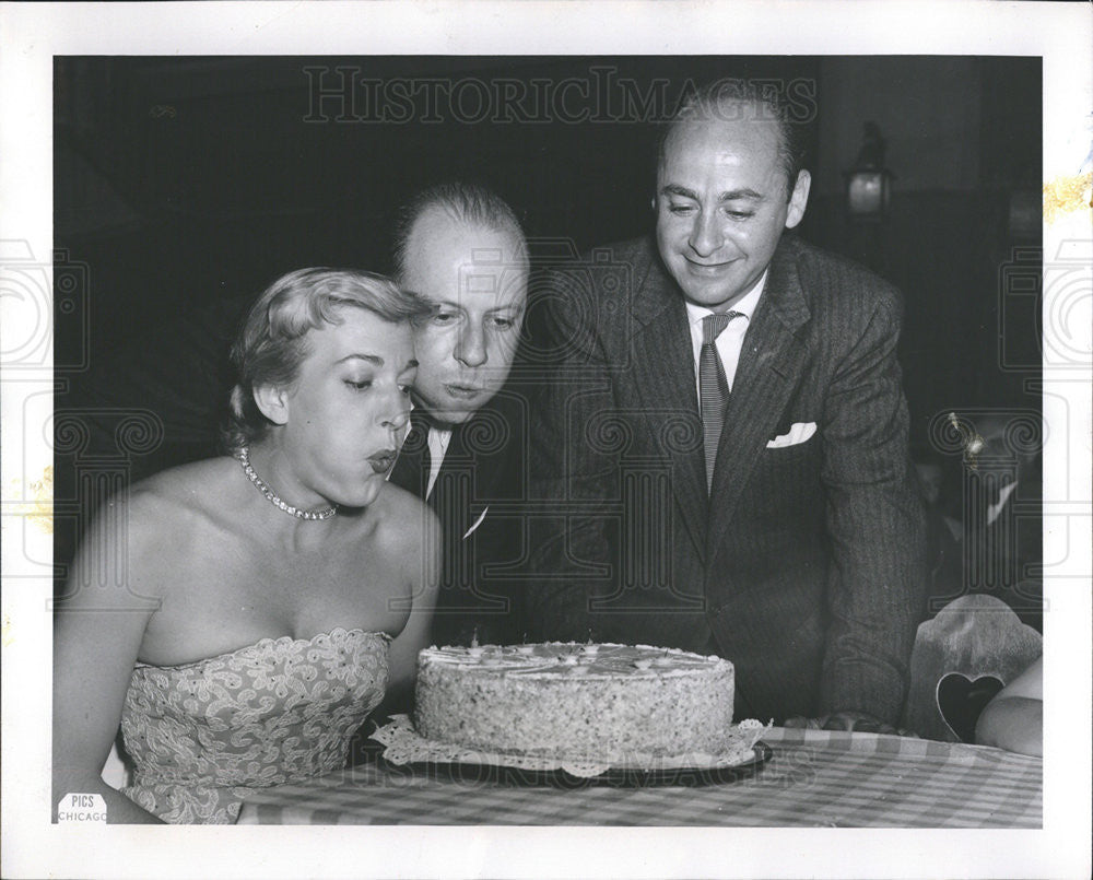 1955 Press Photo Its a big blow for Marrian Walters and Producer Arthur Waxman. - Historic Images