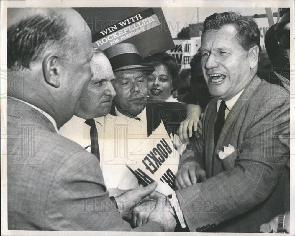 1960 Press Photo Governor Nelson Rockefeller Midway Airport New York - Historic Images