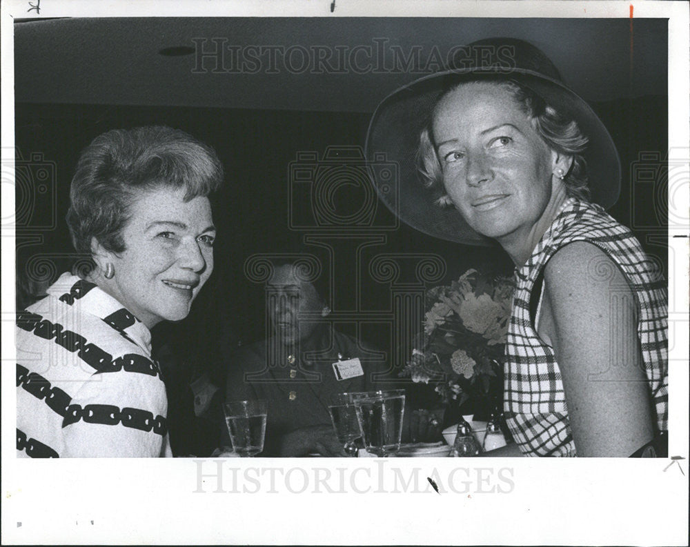 1968 Press Photo Mrs. Harry L. Drake Mrs. Eugene C. Betz Luncheon Consular Ball - Historic Images