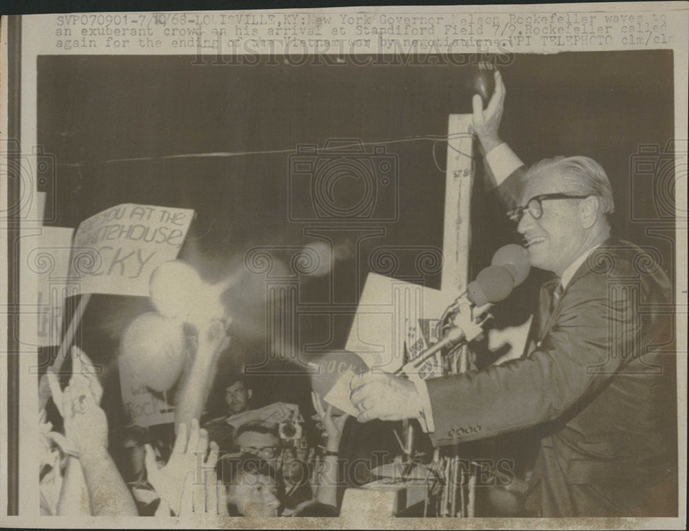 1968 Press Photo New York Governor Nelson Rockefeller Standiford Field - Historic Images