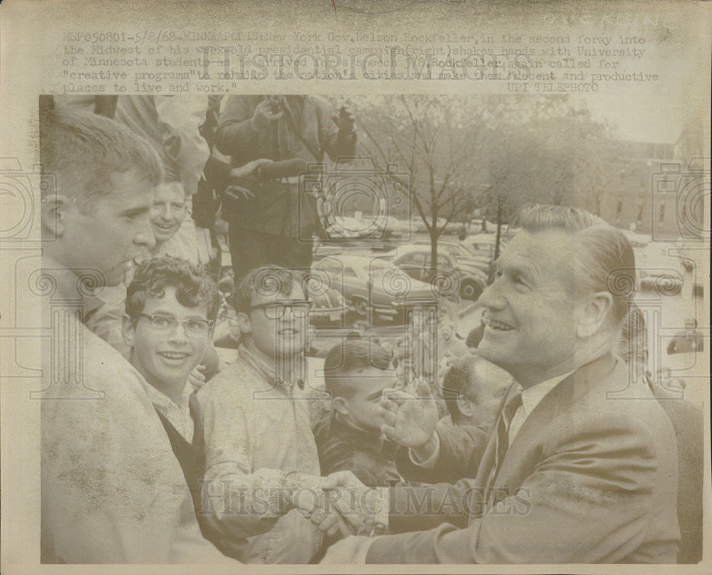 1968 Press Photo Nelson Rockfeller, right, shake hands with university student. - Historic Images