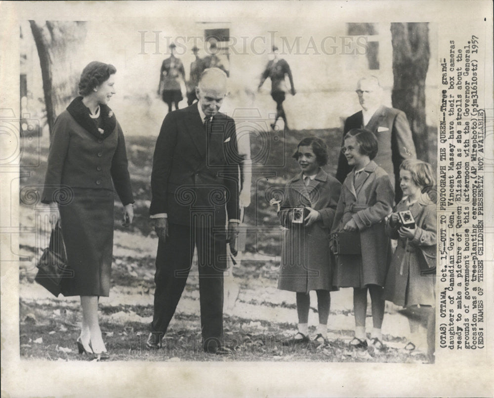 1957 Press Photo Queen Elizabeth Royalty Vincent Massey Canadian Politician - Historic Images