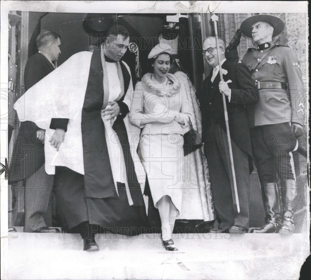 1957 Press Photo Queen Elizabeth British Royalty - Historic Images