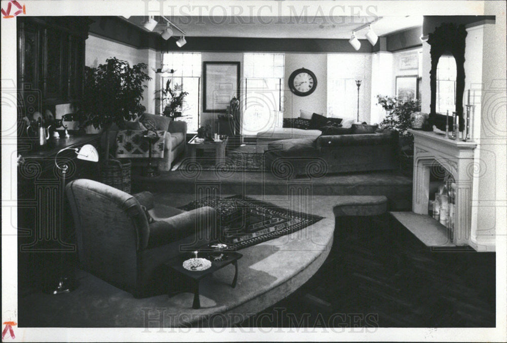 1980 Press Photo Actor Richard Dreyfuss&#39; new apartment with raised floor - Historic Images