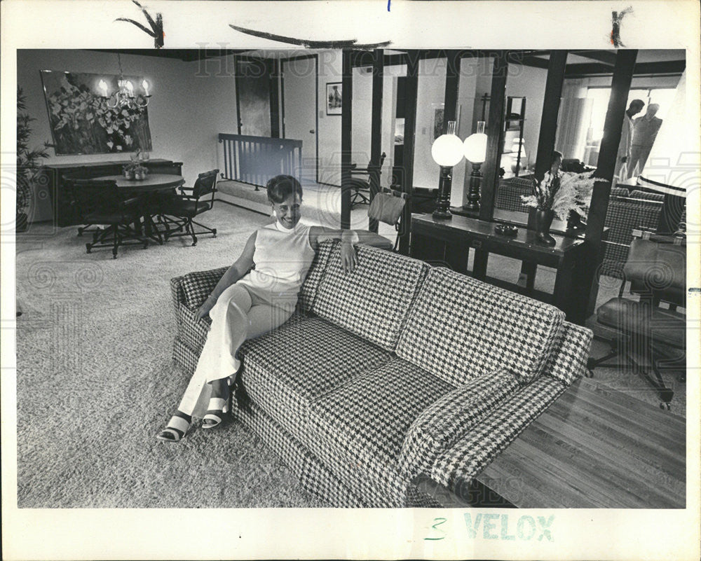 1975 Press Photo Interior Decorator Helen Dowden - Historic Images