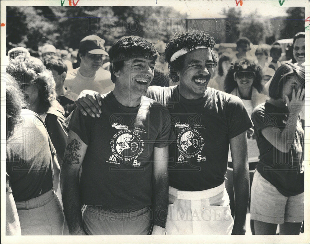 1984 Press Photo Comedian Tom Dreesen Participates In 26 Miles For Darlene Race - Historic Images