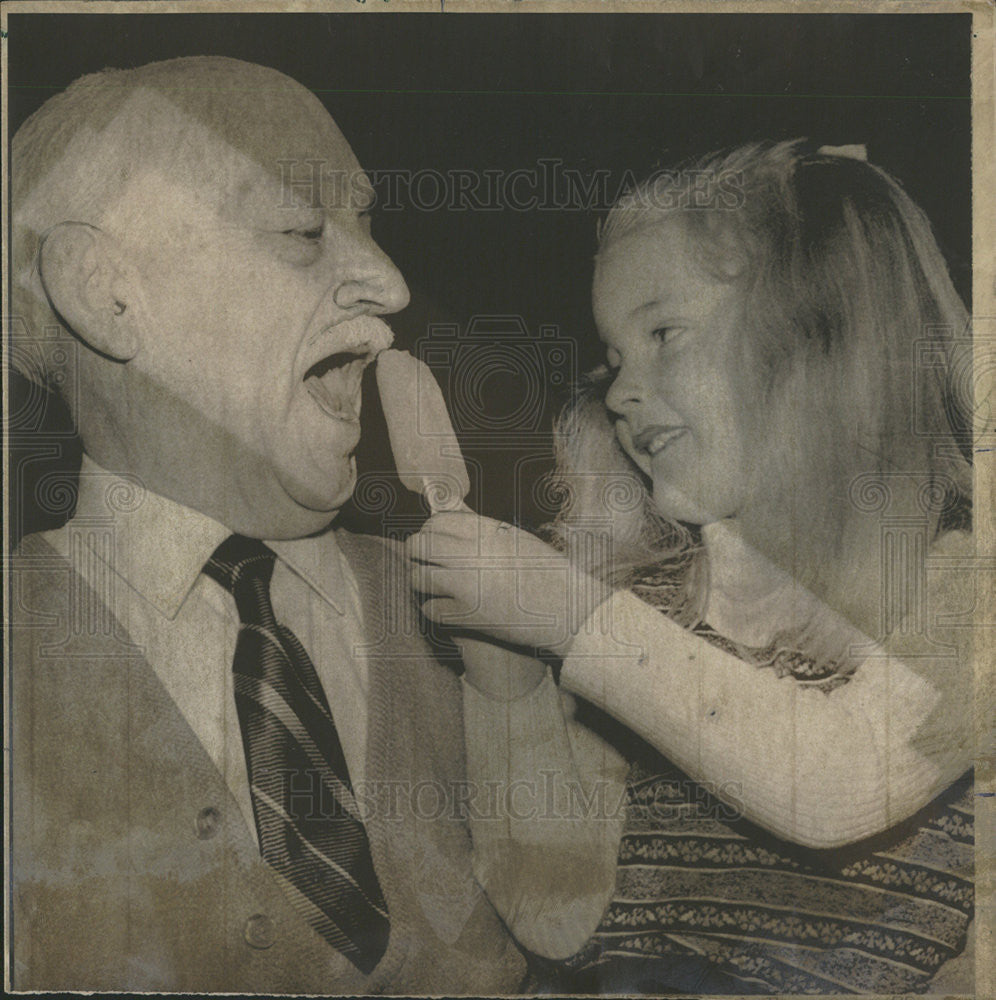 1973 Press Photo FRANK EPPERSON GRAND DAUGHTER NANCY EPPERSON - Historic Images