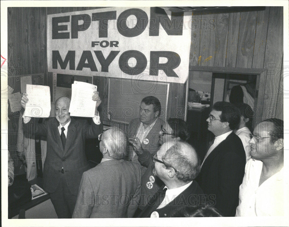 1986 Press Photo Mayoral Candidate Bernard Epton Receives Endorsements - Historic Images