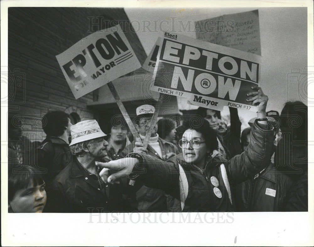 1983 Press Photo Mayoral Candidate Bernard Epton Supporters - Historic Images