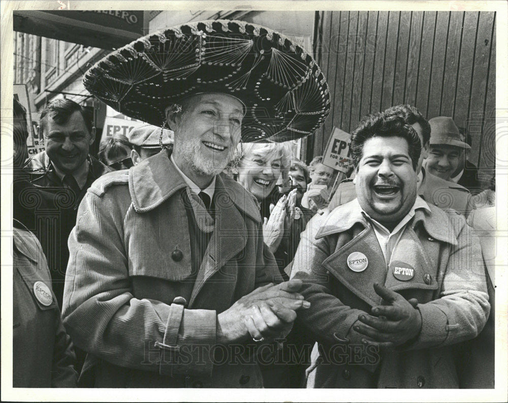 1983 Press Photo Bernard Epton/Republican Mayor Campaign/Chicago/Latin Community - Historic Images