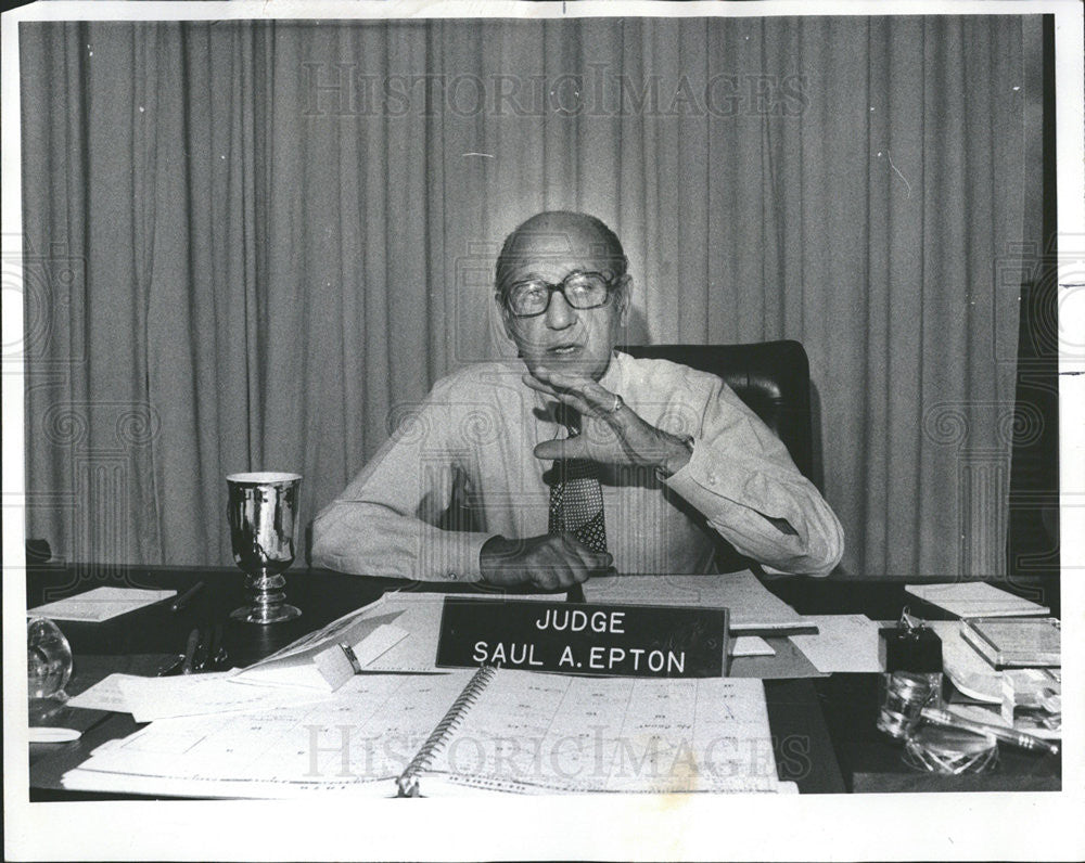 1976 Press Photo Civic Center Judge Saul Epton - Historic Images