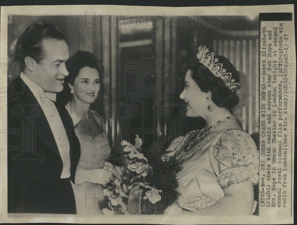 1947 Press Photo Queen Elizabeth Chats With Radio/Screen Star Bob Hope &amp; Wife - Historic Images