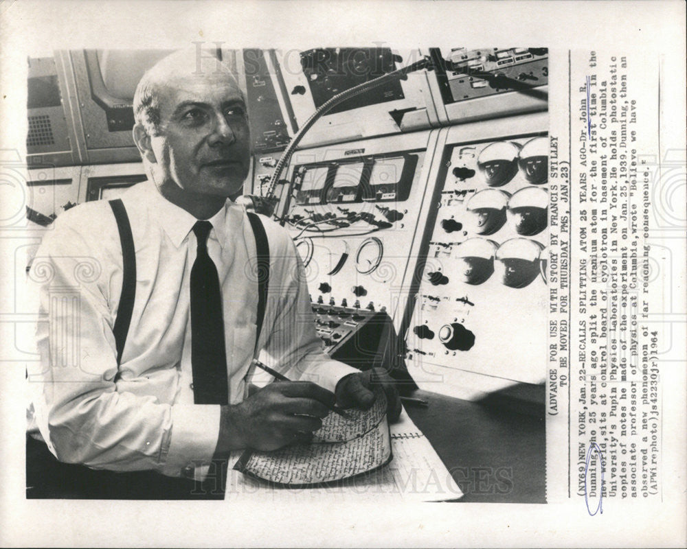 1964 Press Photo Dr John R Dunning Split Uranium Atom - Historic Images