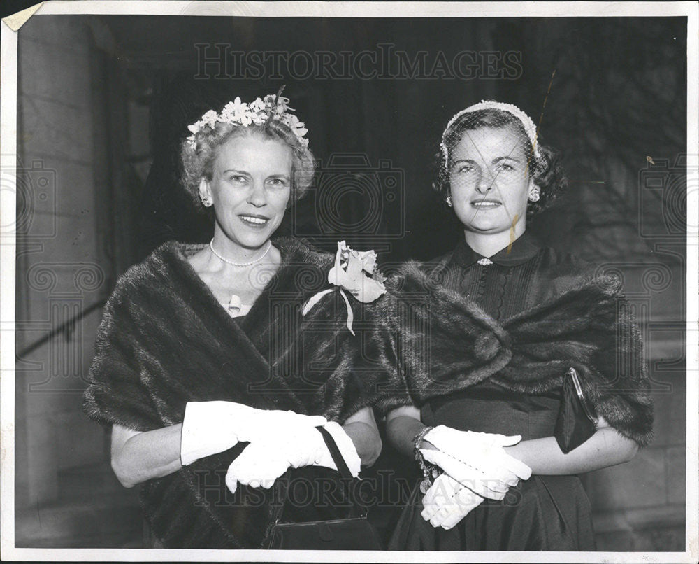 1957 Press Photo Mrs W Denison Dunning Of Woman&#39;s Auxiliary Of Grant Hospital - Historic Images