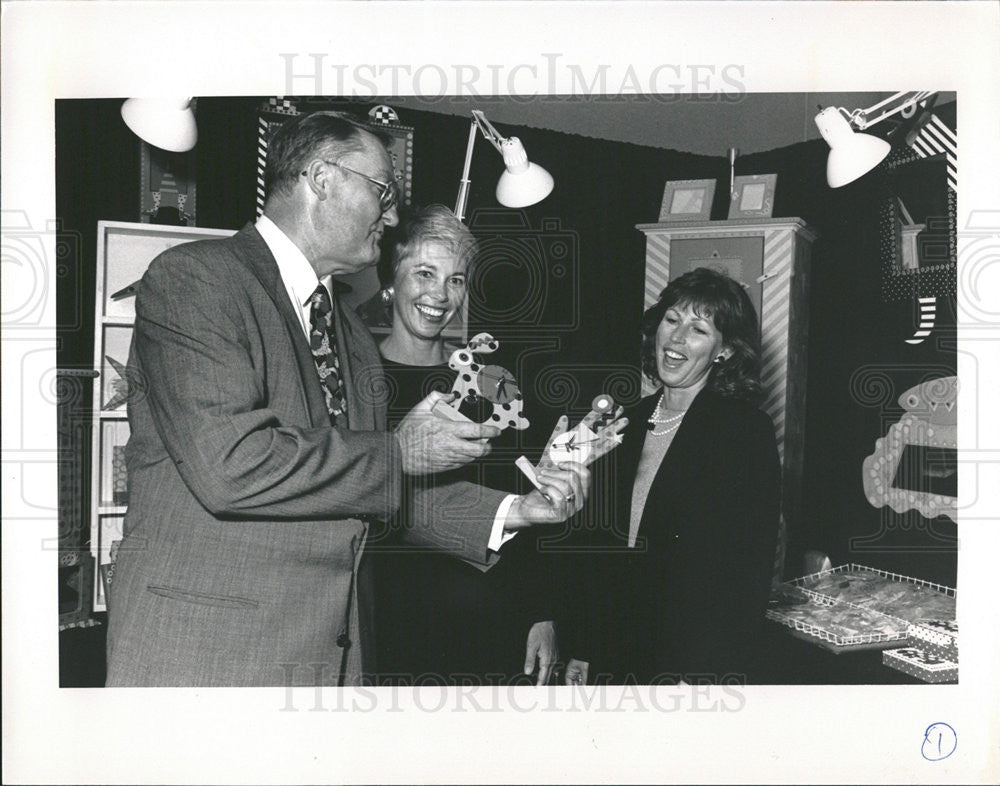 1992 Press Photo Brenda Erickson Chicago Illinois Socialite Art Show Executive - Historic Images