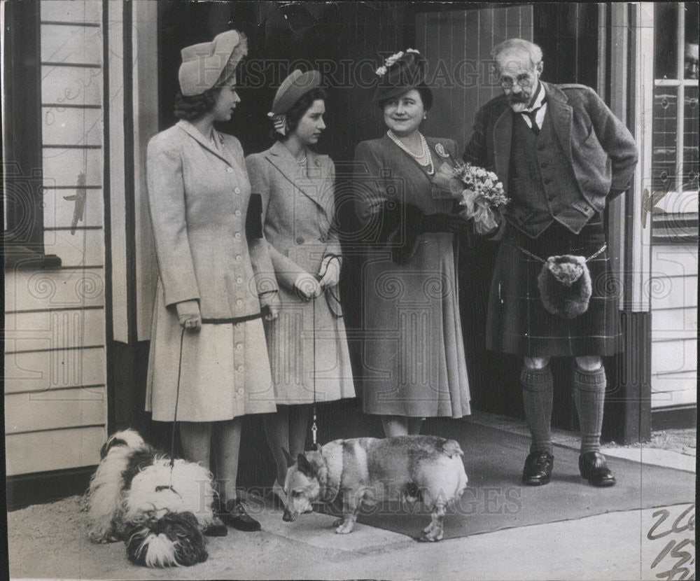 1946 Press Photo Royal family in Scotland Lord Aberdeen - Historic Images