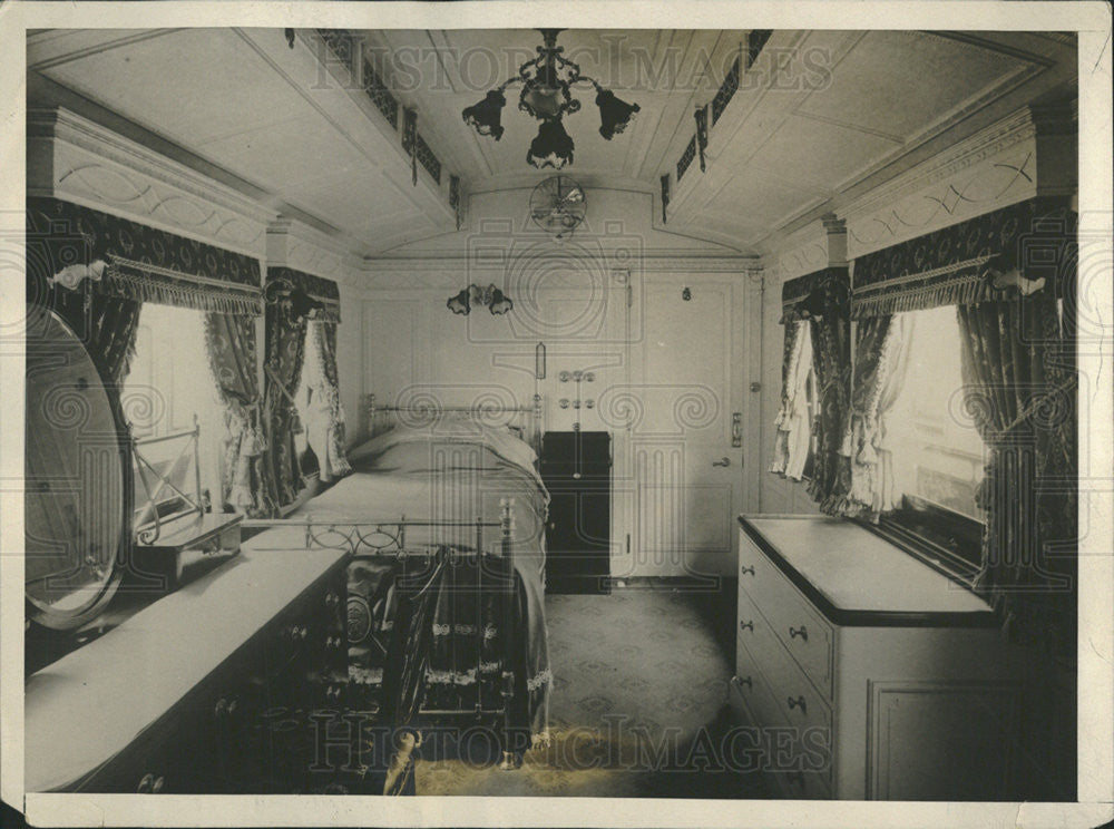 Press Photo King George&#39;s Stateroom Aboard the British Royal Train on the London - Historic Images