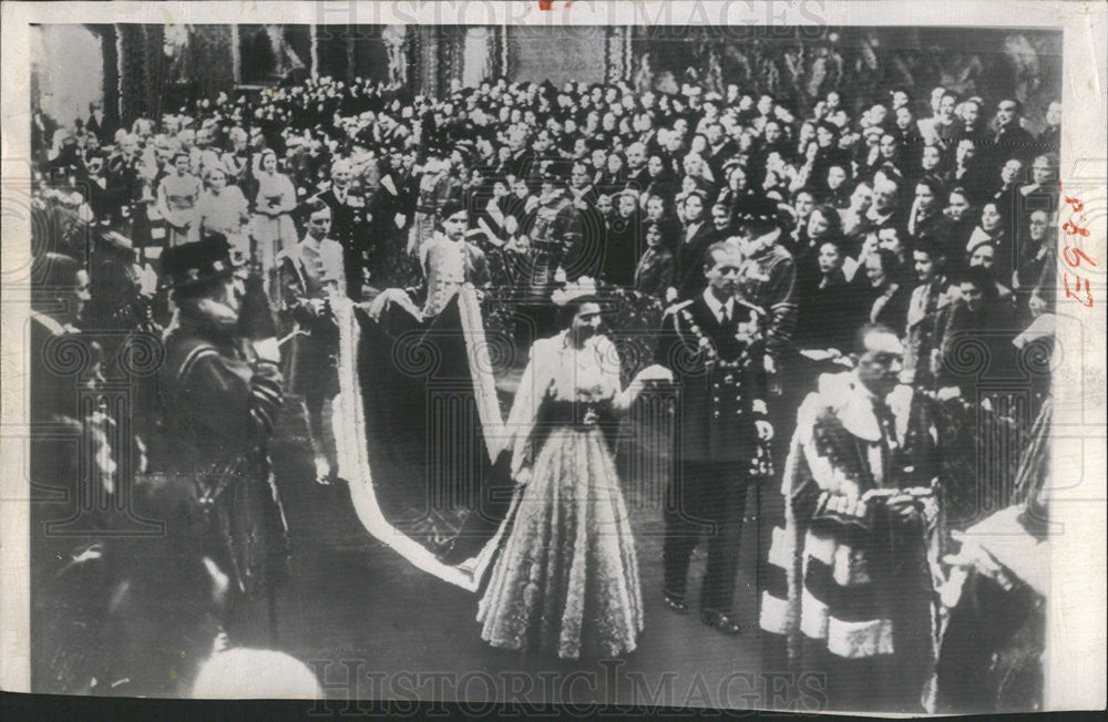 1952 Press Photo Queen Elizabeth II wearing Queen Victoria&#39;s Diamond Tiara - Historic Images