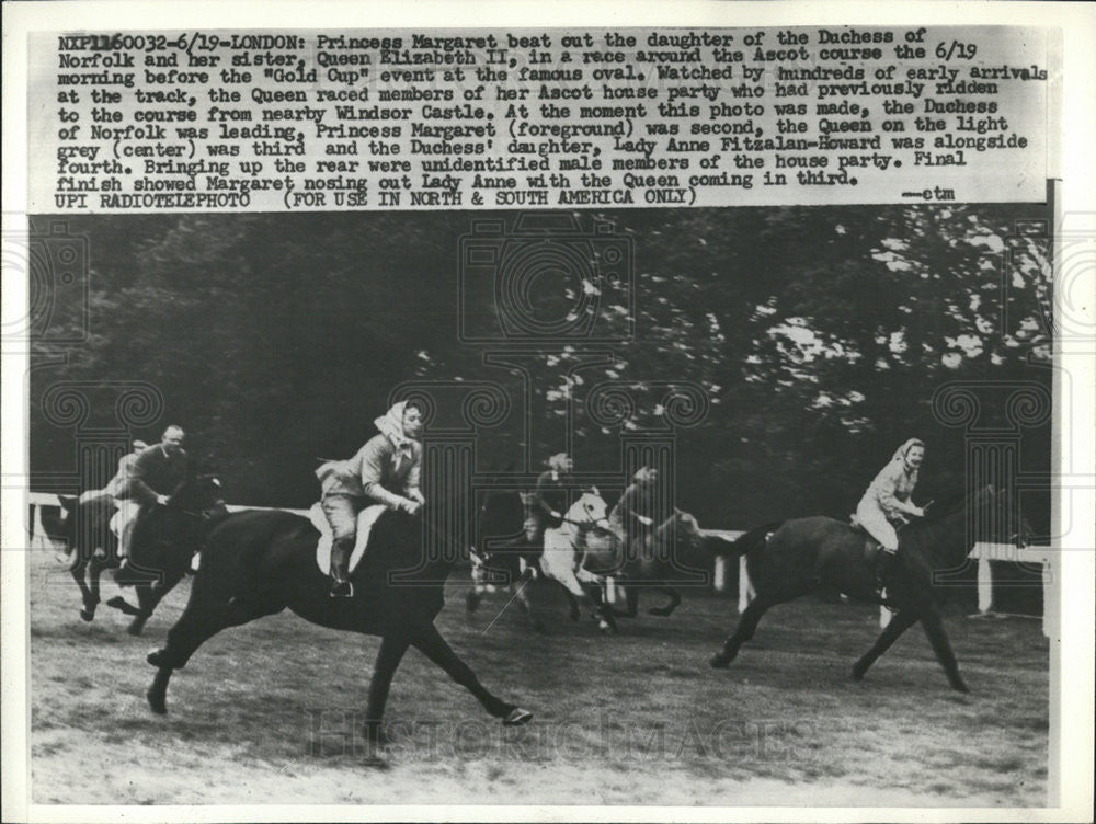 Press Photo Elizabeth II England Queen Horse race Ascot Course &quot;Gold Cup&quot; event - Historic Images