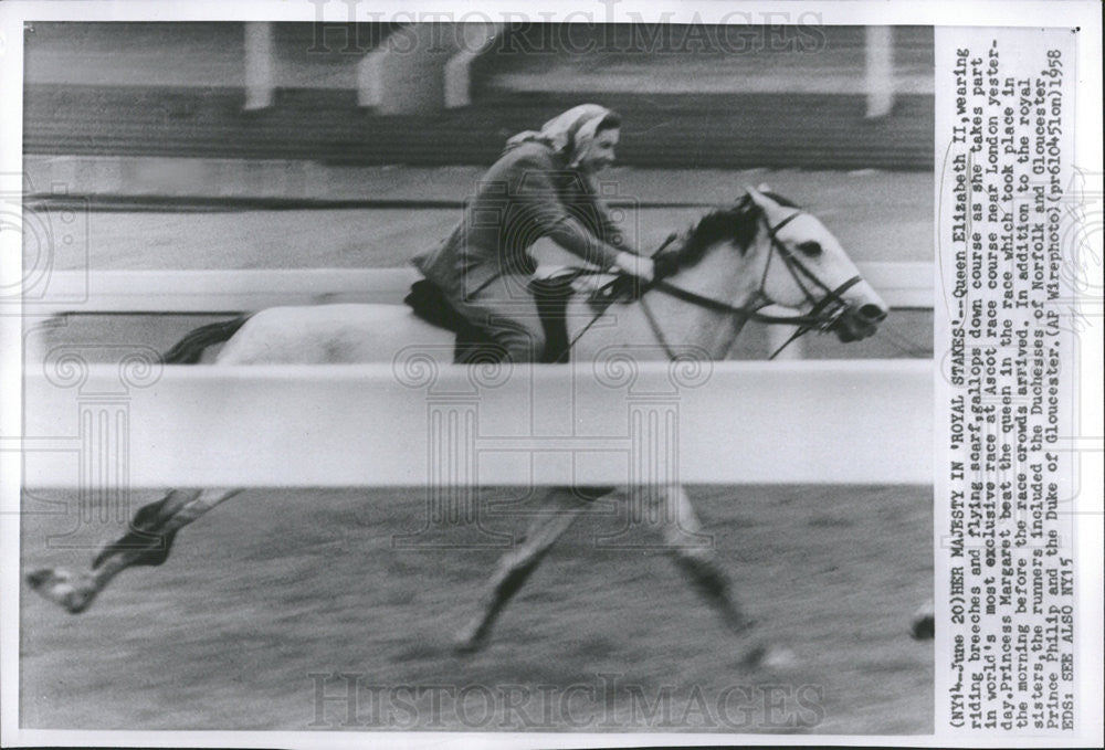 1958 Press Photo Elizabeth II England Queen riding breeches world exclusive race - Historic Images