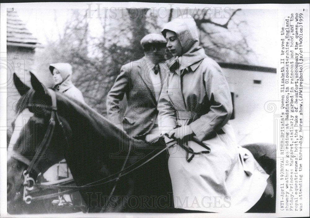 1959 Press Photo Elizabeth II England Queen riding Badminton Gloucestershire - Historic Images