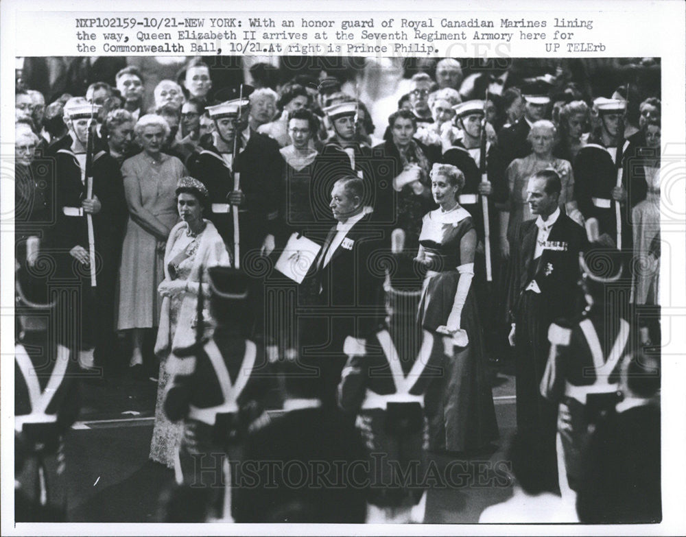 Undated Press Photo Elizabeth II England Queen Seventh Regiment Armory Commonwealth Ball - Historic Images