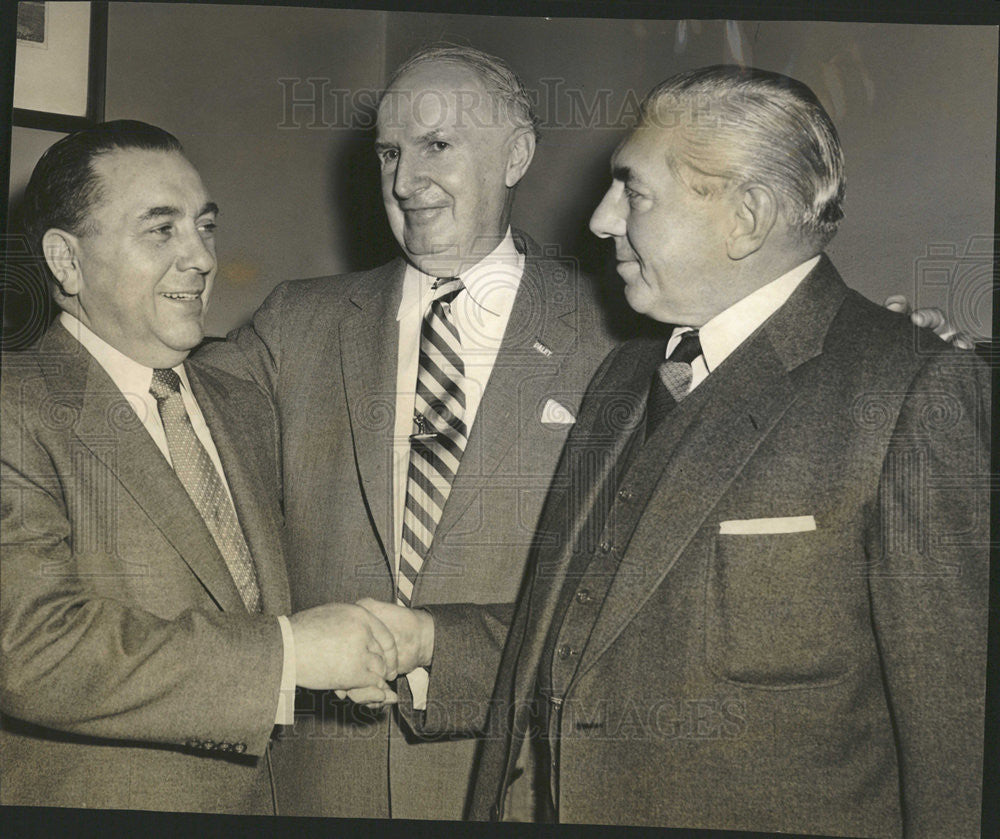 1955 Press Photo David Raimers and Thomas Fraher of Nat&#39;l Bank before parade. - Historic Images