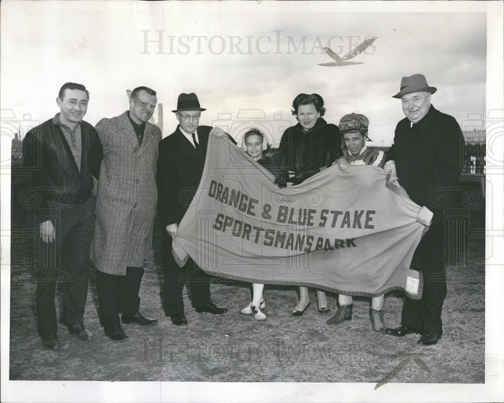 1961 Press Photo Races Sportsmans Park Orange and Blue Stakes A Skoronski Jockey - Historic Images