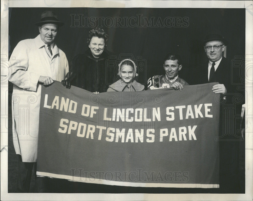 1961 Press Photo Sportsmans Park Racing Jockey Tony Skoranski Blue Tassle Winner - Historic Images