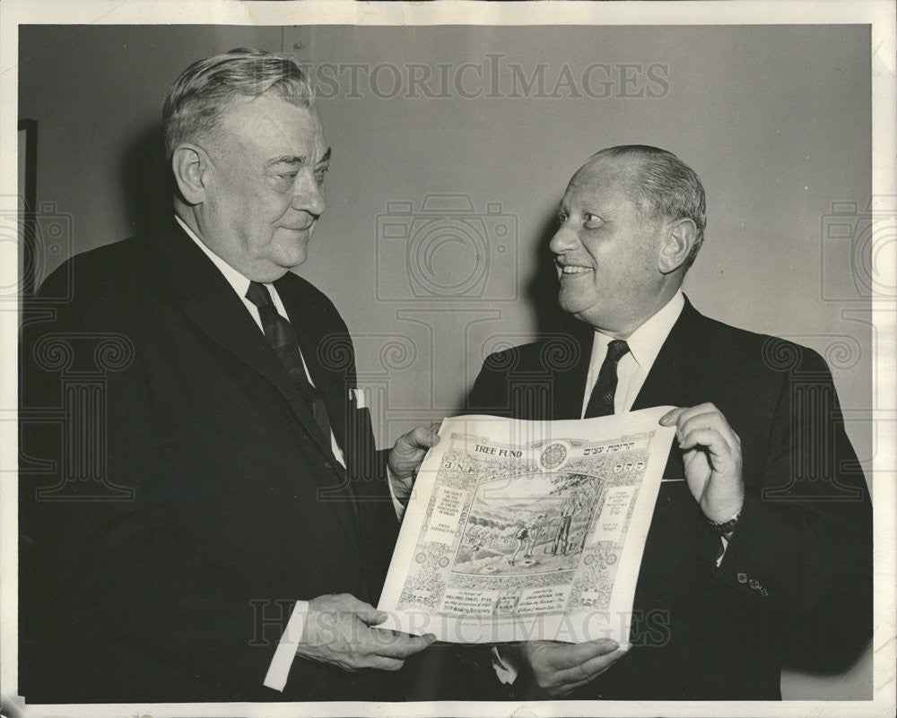 1957 Press Photo William Robinson Presents Tree Certificate To Dan Ryan - Historic Images