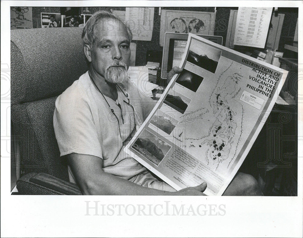 1991Press Photo Kelvin S,Rodolfo, Sr.Scientist and Prof. of Geology Univ. of Ill - Historic Images